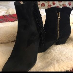 Black suede boots with fringe